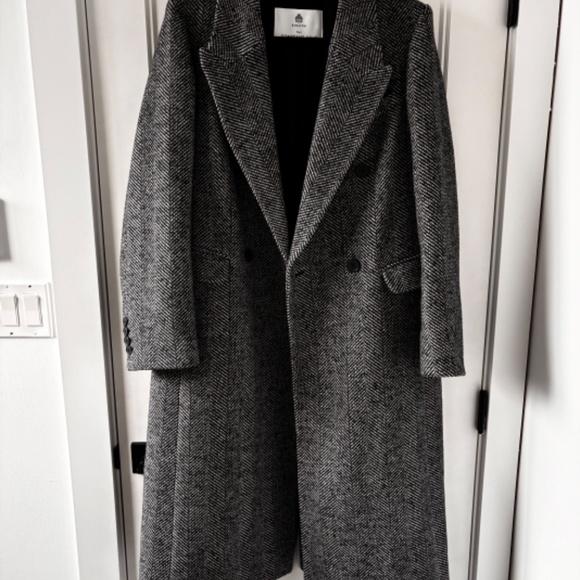 Aritzia Constant Coat - Picture 5 of 5